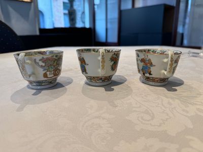 14 Chinese Canton famille rose 'Wu Shuang Pu-style' cups and saucers, 19th C. — photo 42