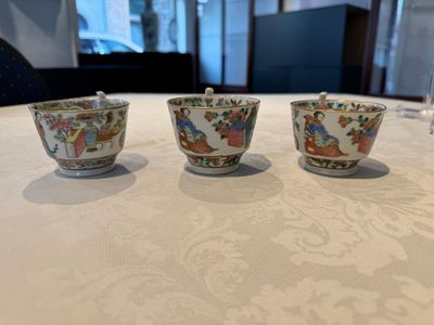 14 Chinese Canton famille rose 'Wu Shuang Pu-style' cups and saucers, 19th C. — photo 44