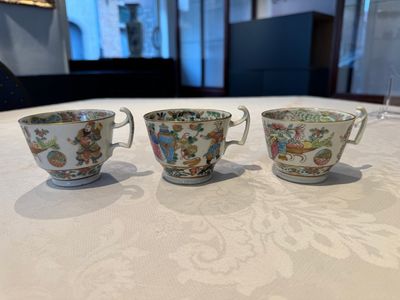 14 Chinese Canton famille rose 'Wu Shuang Pu-style' cups and saucers, 19th C. — photo 49