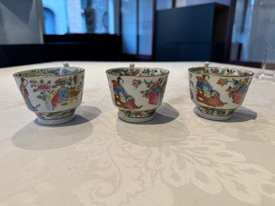 14 Chinese Canton famille rose 'Wu Shuang Pu-style' cups and saucers, 19th C. — photo 56