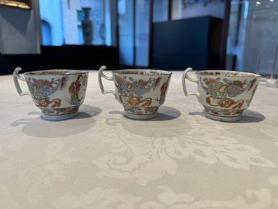 14 Chinese Canton famille rose 'Wu Shuang Pu-style' cups and saucers, 19th C. — photo 59