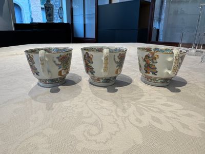 14 Chinese Canton famille rose 'Wu Shuang Pu-style' cups and saucers, 19th C. — photo 60