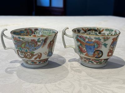 14 Chinese Canton famille rose 'Wu Shuang Pu-style' cups and saucers, 19th C. — photo 65
