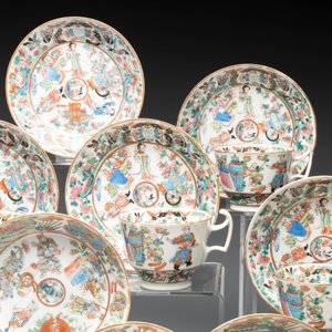14 Chinese Canton famille rose 'Wu Shuang Pu-style' cups and saucers, 19th C. — photo 3