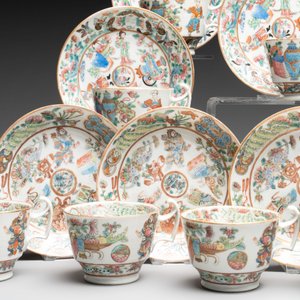 14 Chinese Canton famille rose 'Wu Shuang Pu-style' cups and saucers, 19th C. — photo 6