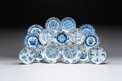15 Chinese blue and white plates with floral and 'shou 壽' design, Yongzheng mark, 18th C.