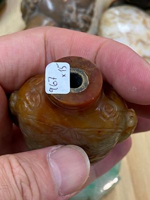 15 Chinese hardstone, glass and walnut snuff bottles, 19/20th C. — 照片 32