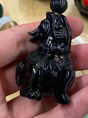 15 Chinese hardstone, glass and walnut snuff bottles, 19/20th C. — 照片 56