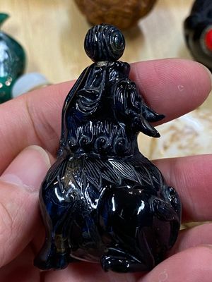 15 Chinese hardstone, glass and walnut snuff bottles, 19/20th C. — 照片 58