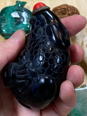 15 Chinese hardstone, glass and walnut snuff bottles, 19/20th C. — 照片 65