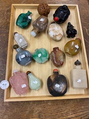 15 Chinese snuifflessen in hardsteen, glas en walnoot, 19/20e eeuw — foto 6