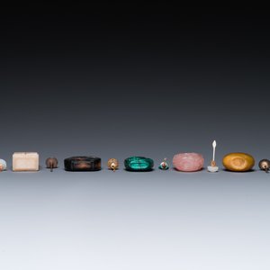 15 Chinese snuifflessen in hardsteen, glas en walnoot, 19/20e eeuw — foto 7