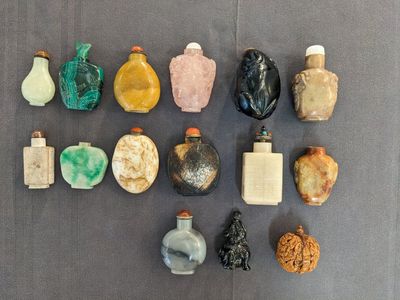15 tabatières en pierres dures, verre et noyer, Chine, 19/20ème — photo 2