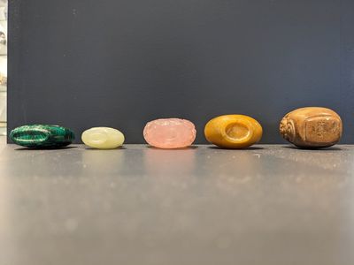 15 tabatières en pierres dures, verre et noyer, Chine, 19/20ème — photo 3