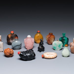 15 tabatières en pierres dures, verre et noyer, Chine, 19/20ème — photo 1