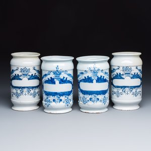 Four blue and white Dutch Delft albarello-type apothecary jars — 照片 1