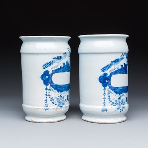 Four blue and white Dutch Delft albarello-type apothecary jars — 照片 11