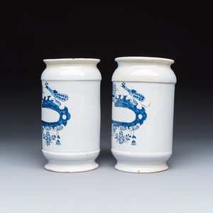 Four blue and white Dutch Delft albarello-type apothecary jars — 照片 3