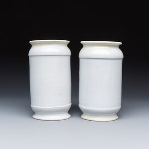 Four blue and white Dutch Delft albarello-type apothecary jars — 照片 4