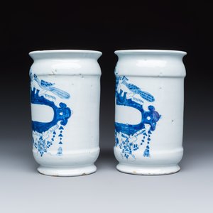 Four blue and white Dutch Delft albarello-type apothecary jars — 照片 9