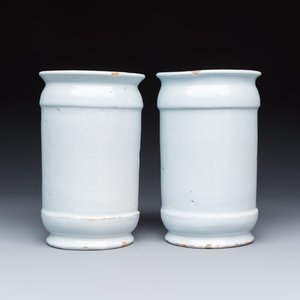 Four blue and white Dutch Delft albarello-type apothecary jars — 照片 10