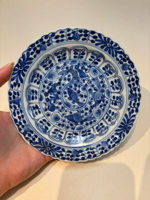 16 Chinese blue and white cups and 24 saucers, various marks, Kangxi and later — photo 1