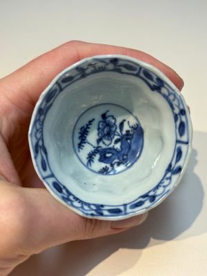 16 Chinese blue and white cups and 24 saucers, various marks, Kangxi and later — photo 113