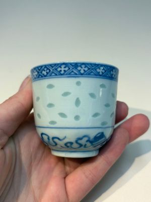 16 Chinese blue and white cups and 24 saucers, various marks, Kangxi and later — photo 116
