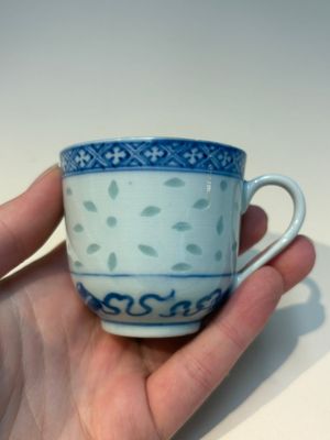 16 Chinese blue and white cups and 24 saucers, various marks, Kangxi and later — photo 117