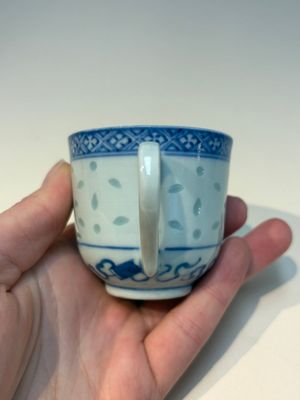16 Chinese blue and white cups and 24 saucers, various marks, Kangxi and later — photo 118