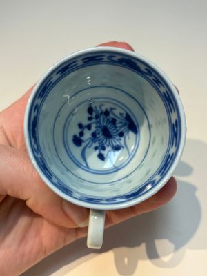 16 Chinese blue and white cups and 24 saucers, various marks, Kangxi and later — photo 119