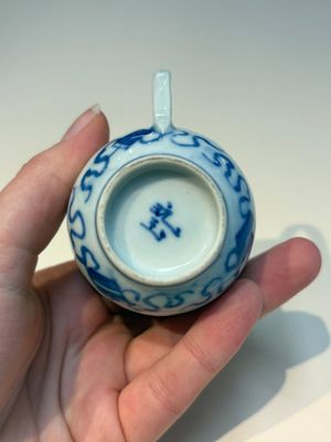 16 Chinese blue and white cups and 24 saucers, various marks, Kangxi and later — photo 120