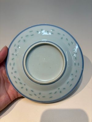 16 Chinese blue and white cups and 24 saucers, various marks, Kangxi and later — photo 12