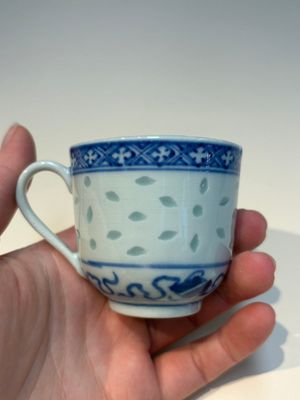 16 Chinese blue and white cups and 24 saucers, various marks, Kangxi and later — photo 121
