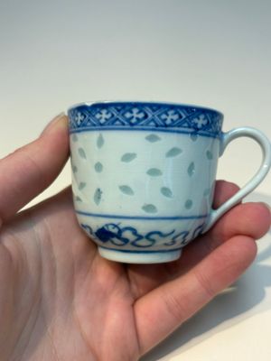16 Chinese blue and white cups and 24 saucers, various marks, Kangxi and later — photo 123