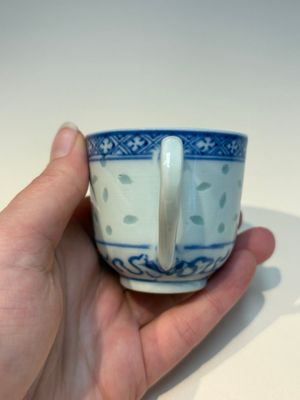 16 Chinese blue and white cups and 24 saucers, various marks, Kangxi and later — photo 124