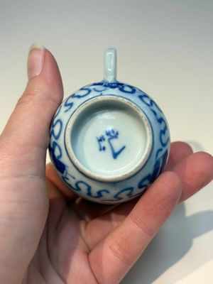16 Chinese blue and white cups and 24 saucers, various marks, Kangxi and later — photo 126