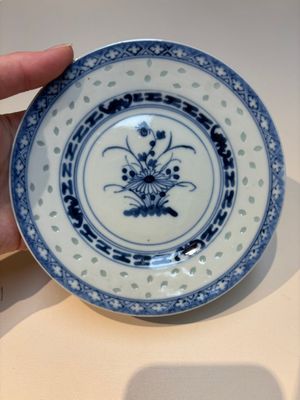 16 Chinese blue and white cups and 24 saucers, various marks, Kangxi and later — photo 13