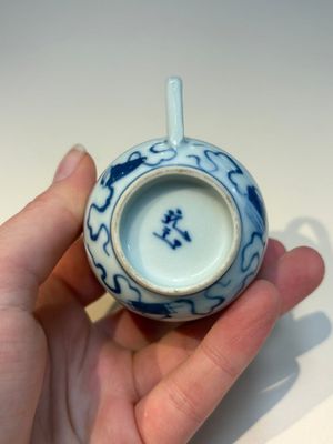 16 Chinese blue and white cups and 24 saucers, various marks, Kangxi and later — photo 132