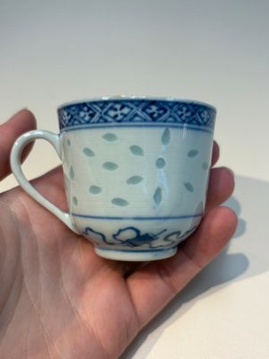 16 Chinese blue and white cups and 24 saucers, various marks, Kangxi and later — photo 133