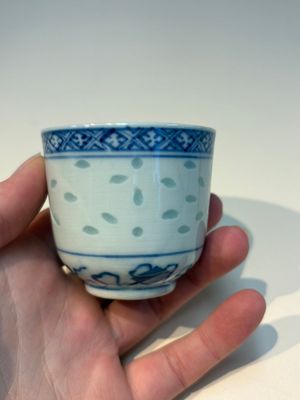 16 Chinese blue and white cups and 24 saucers, various marks, Kangxi and later — photo 134