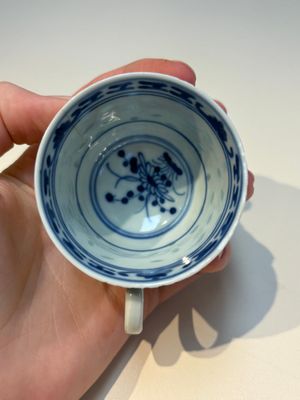 16 Chinese blue and white cups and 24 saucers, various marks, Kangxi and later — photo 137