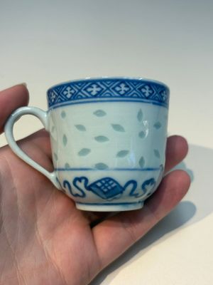 16 Chinese blue and white cups and 24 saucers, various marks, Kangxi and later — photo 139