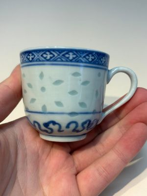 16 Chinese blue and white cups and 24 saucers, various marks, Kangxi and later — photo 141