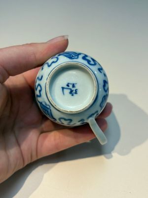 16 Chinese blue and white cups and 24 saucers, various marks, Kangxi and later — photo 144