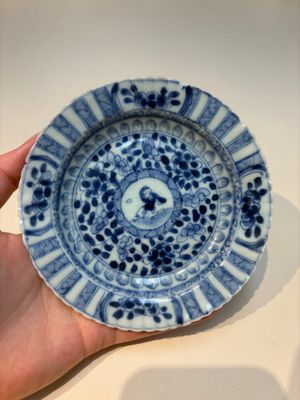 16 Chinese blue and white cups and 24 saucers, various marks, Kangxi and later — photo 15