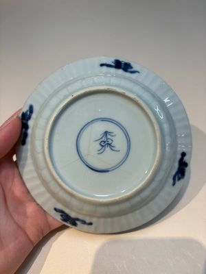 16 Chinese blue and white cups and 24 saucers, various marks, Kangxi and later — photo 18