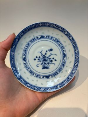 16 Chinese blue and white cups and 24 saucers, various marks, Kangxi and later — photo 19