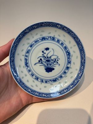 16 Chinese blue and white cups and 24 saucers, various marks, Kangxi and later — photo 21