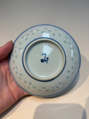 16 Chinese blue and white cups and 24 saucers, various marks, Kangxi and later — photo 22
